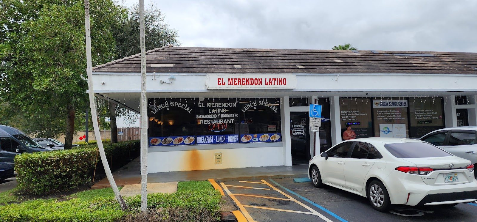 El Merendon Latino storefront